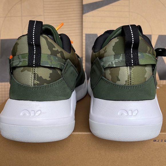 Jordan Air NFH "Bayou Boys"
Men’
Multi-Color/Black/White/Carbon Green
DM3263-900 - Picture 10 of 16